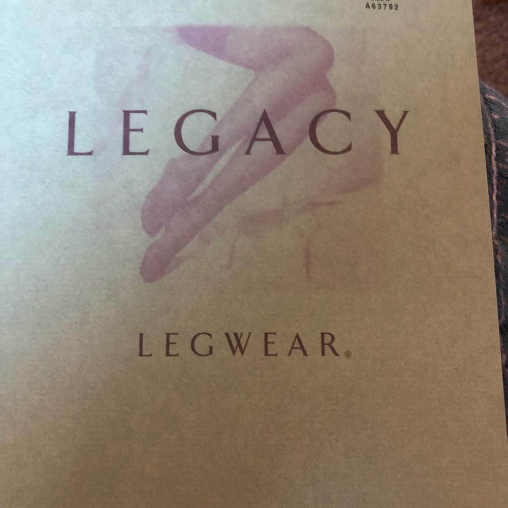 NWT Legacy Shapewear, Nude, Size D - Deluxe Hose